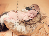 Photo nouveau-ne Photo studio de bébé style indien d\'Amérique