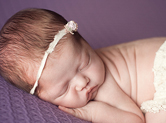 Photo nouveau-ne Photographe de bébé avec accessoires