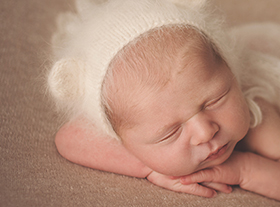 Photo nouveau-ne photographe naissance bébé loiret