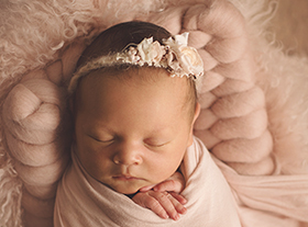 Photo nouveau-ne photographe de bébé dans le loiret