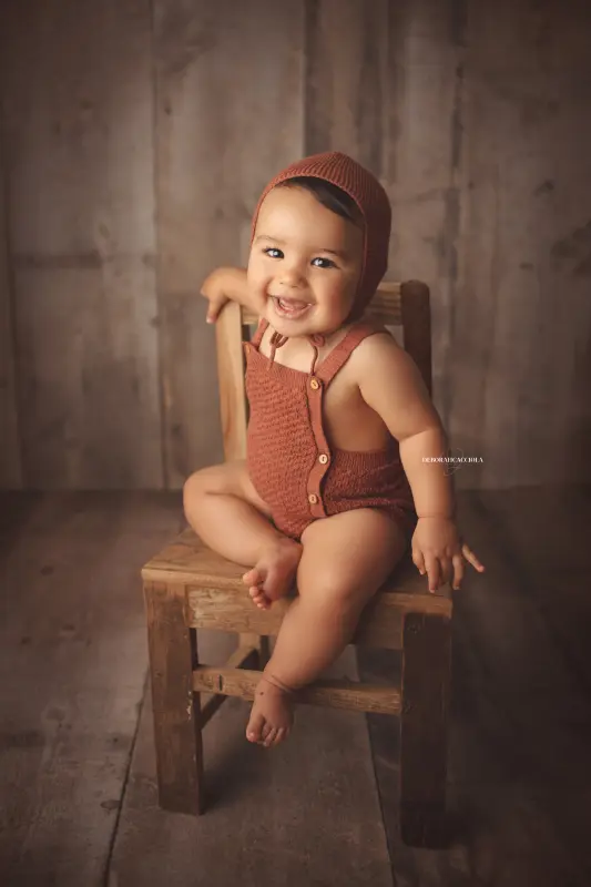 baby photo in Orléans, France, tender baby portrait, natural vertical shot, light palette