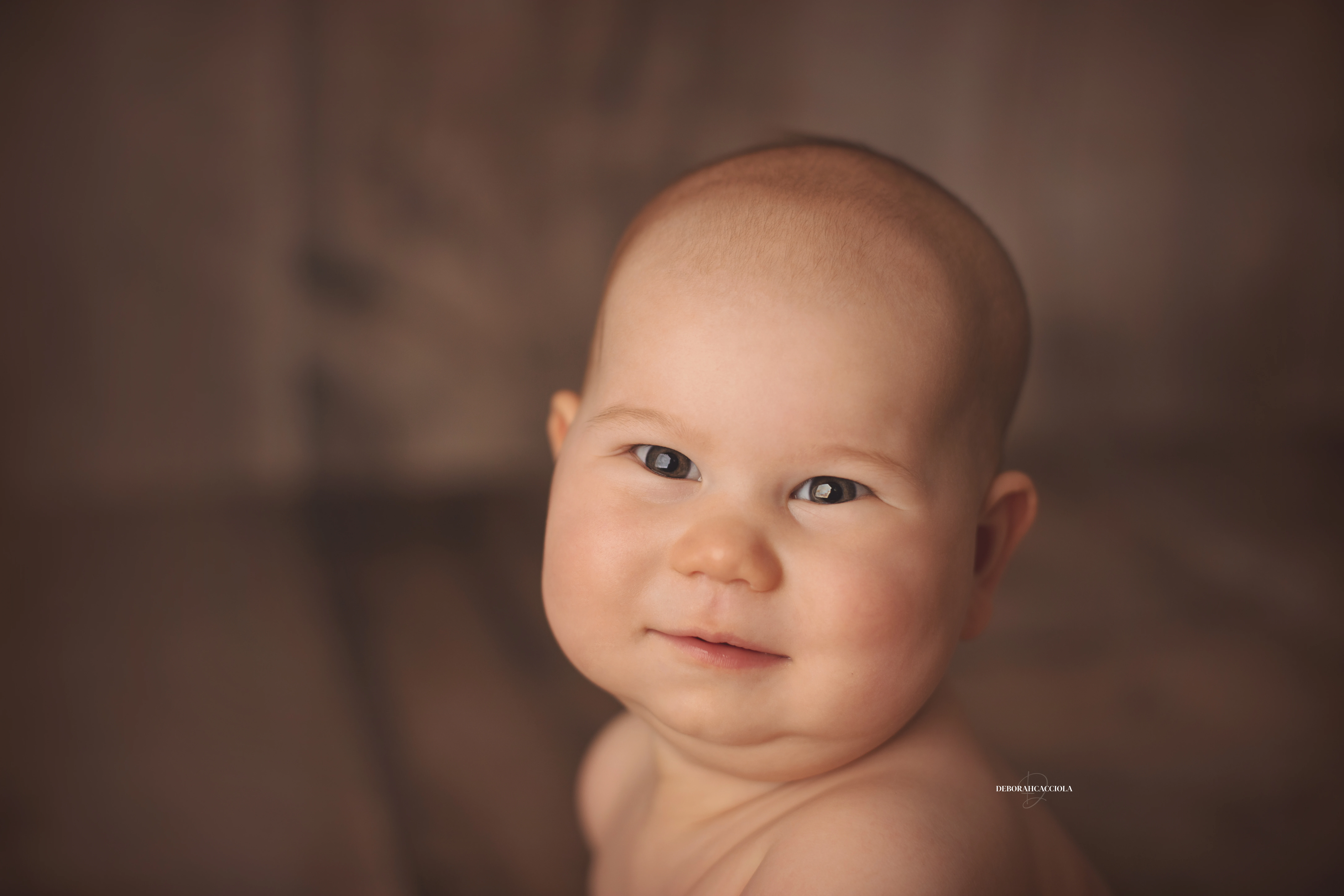baby portrait Orléans, France: baby in studio, soft panoramic scene, natural result