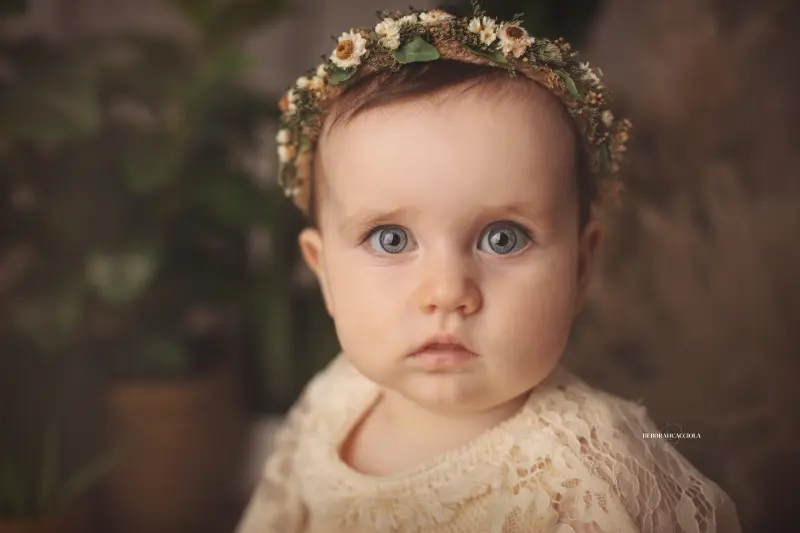 baby portrait in Orléans, France: awake baby, harmonious wide shot, soft colors