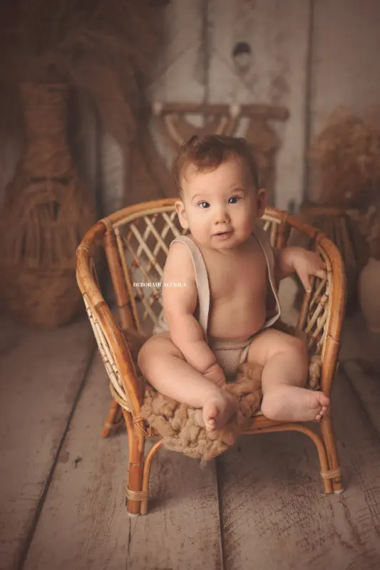 baby session in Orléans, France - tender baby portrait, natural vertical shot, light palette