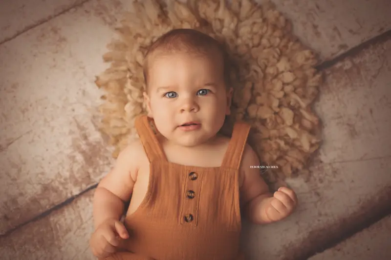 baby photo in Orléans, France, awake baby, harmonious wide shot, natural tones