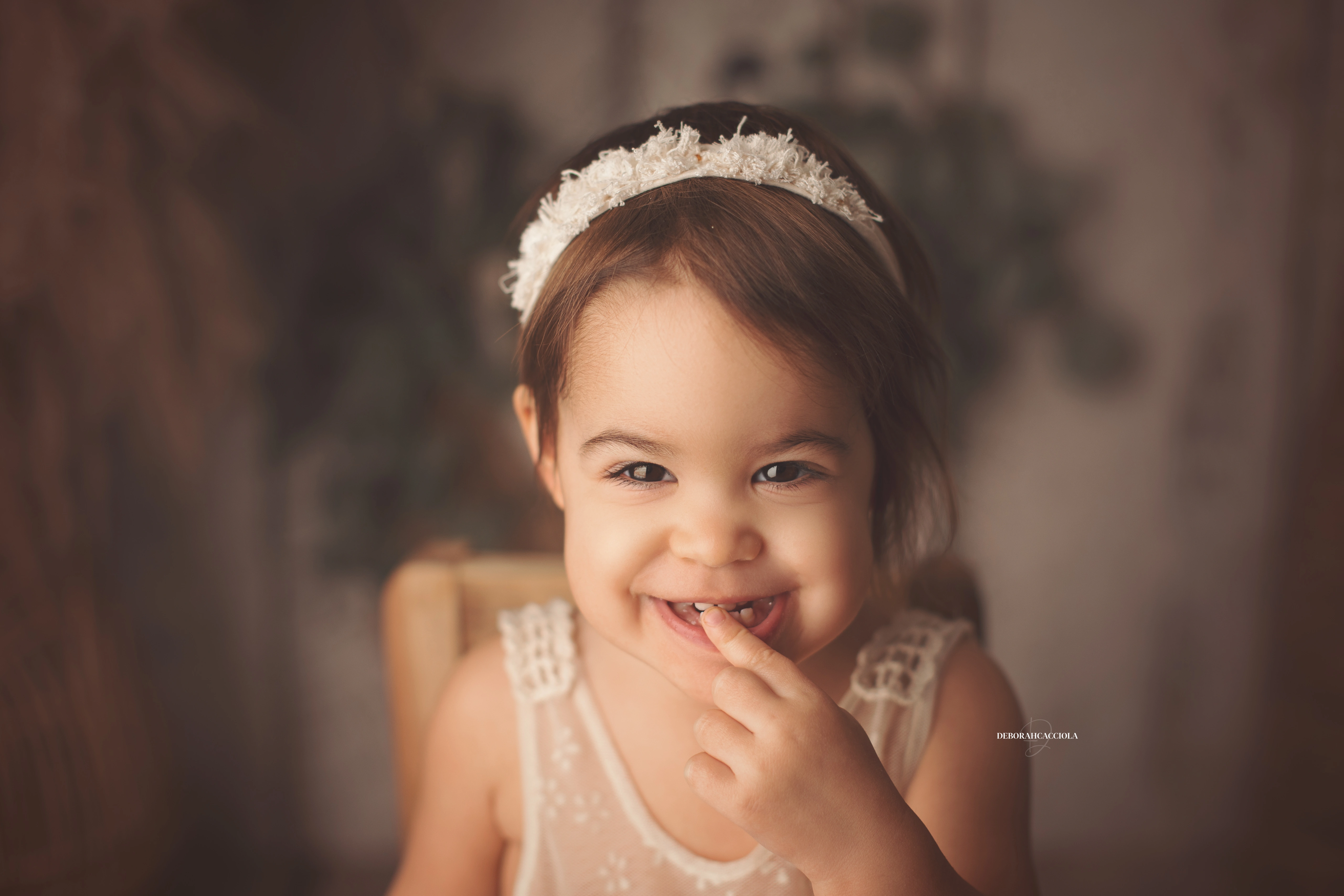 birthday photo studio Orléans, France: festive studio moment, balanced horizontal framing, natural result