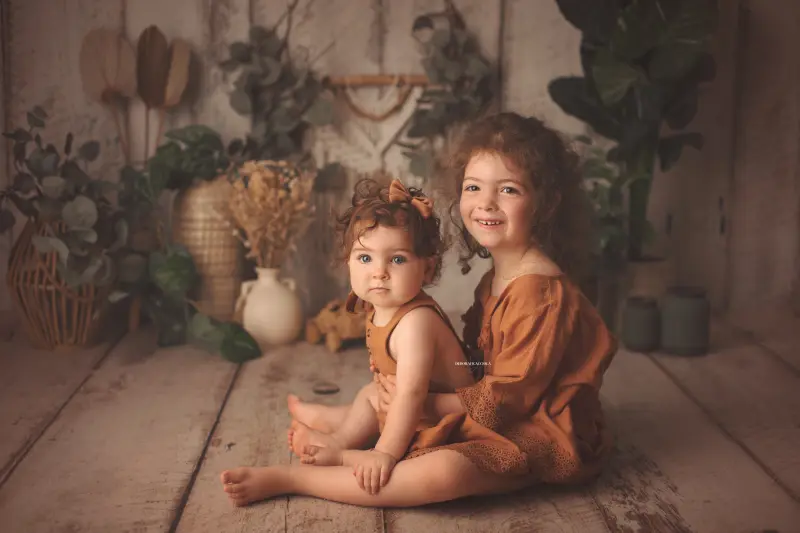 birthday photo studio Orléans, France: festive studio moment, soft panoramic scene, natural result