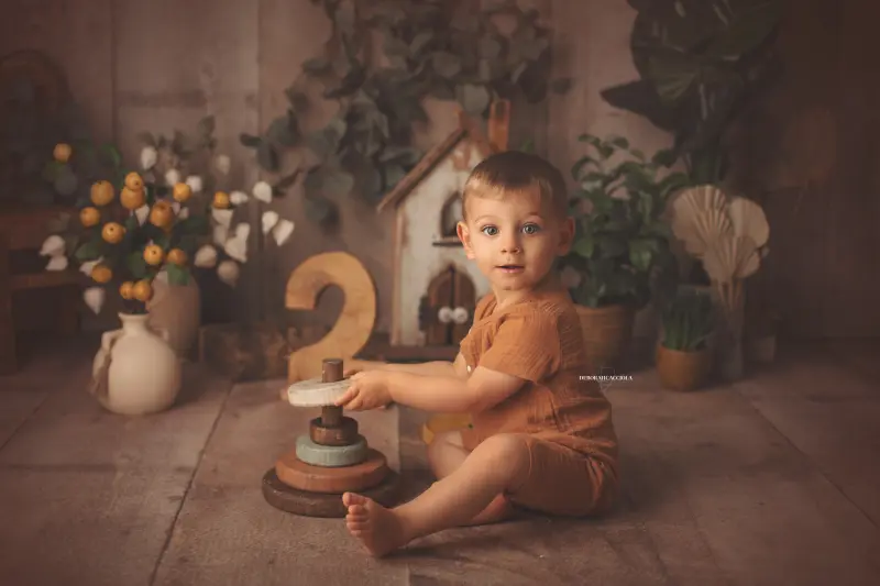 birthday session in Orléans, France: birthday moment, harmonious wide shot, natural tones