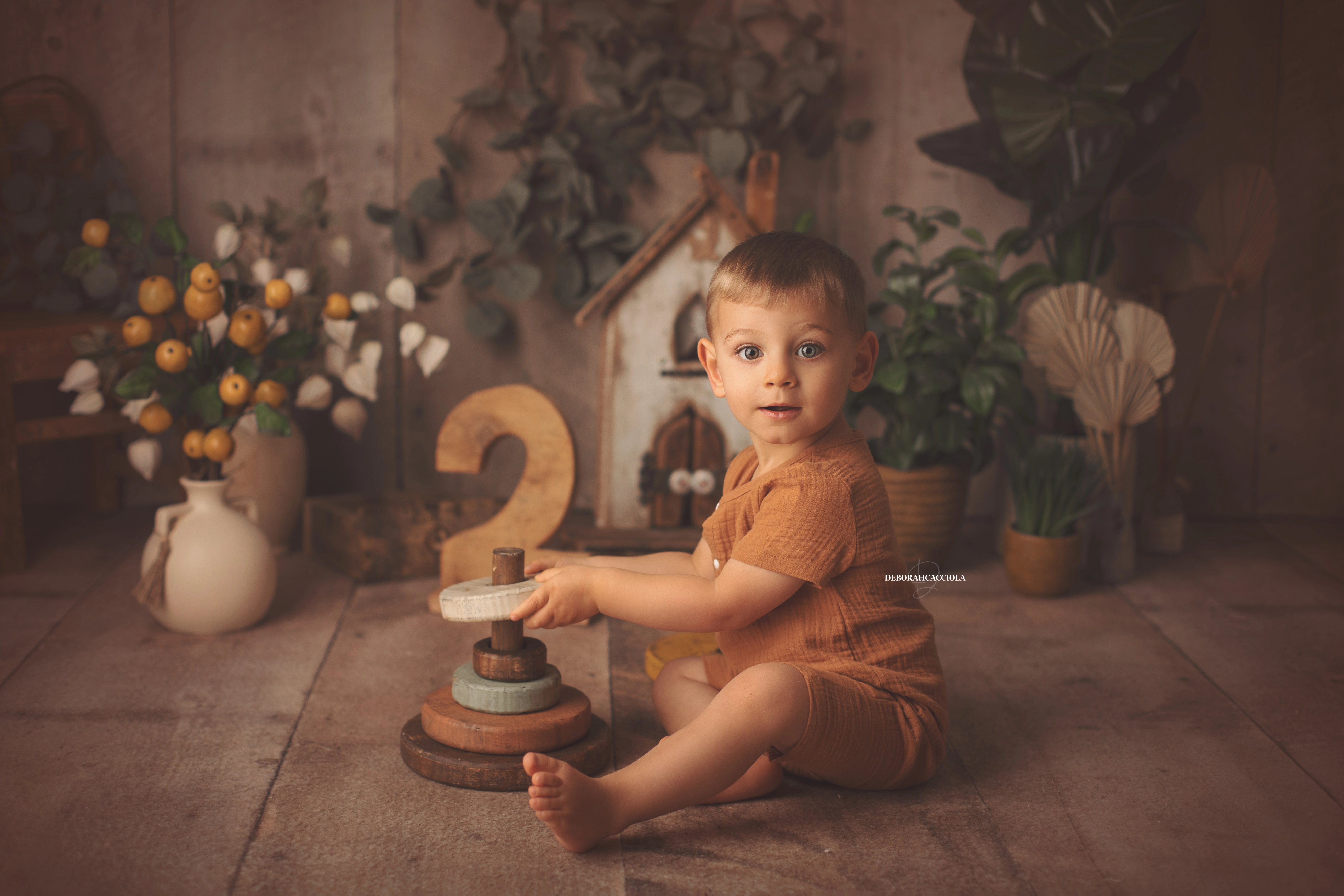 birthday session in Orléans, France: birthday moment, harmonious wide shot, natural tones