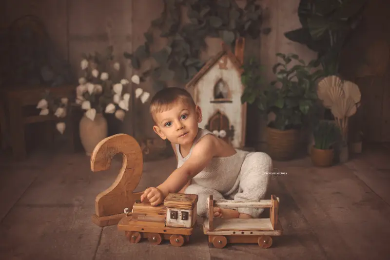 birthday photo in Orléans, France, festive studio moment, wide natural composition, natural result