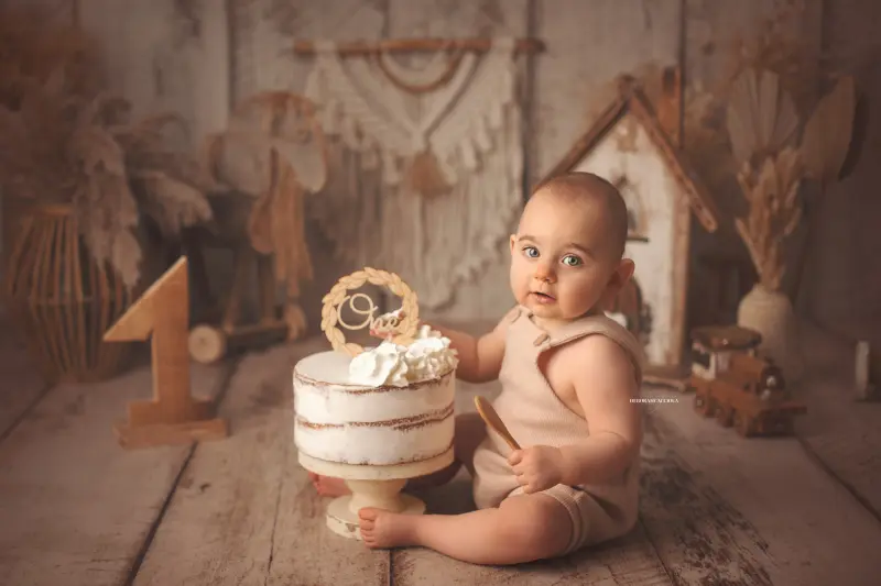 birthday portrait in Orléans, France - celebration portrait, harmonious wide shot, light palette