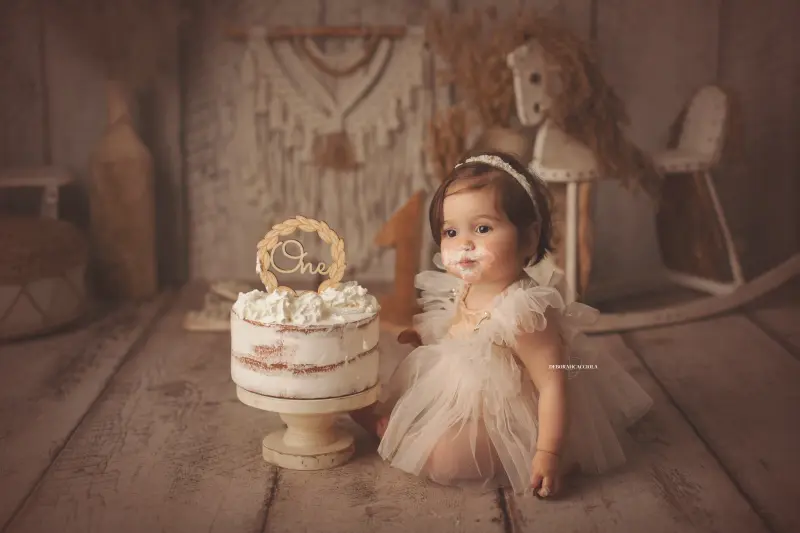 birthday session in Orléans, France: birthday moment, harmonious wide shot, natural result