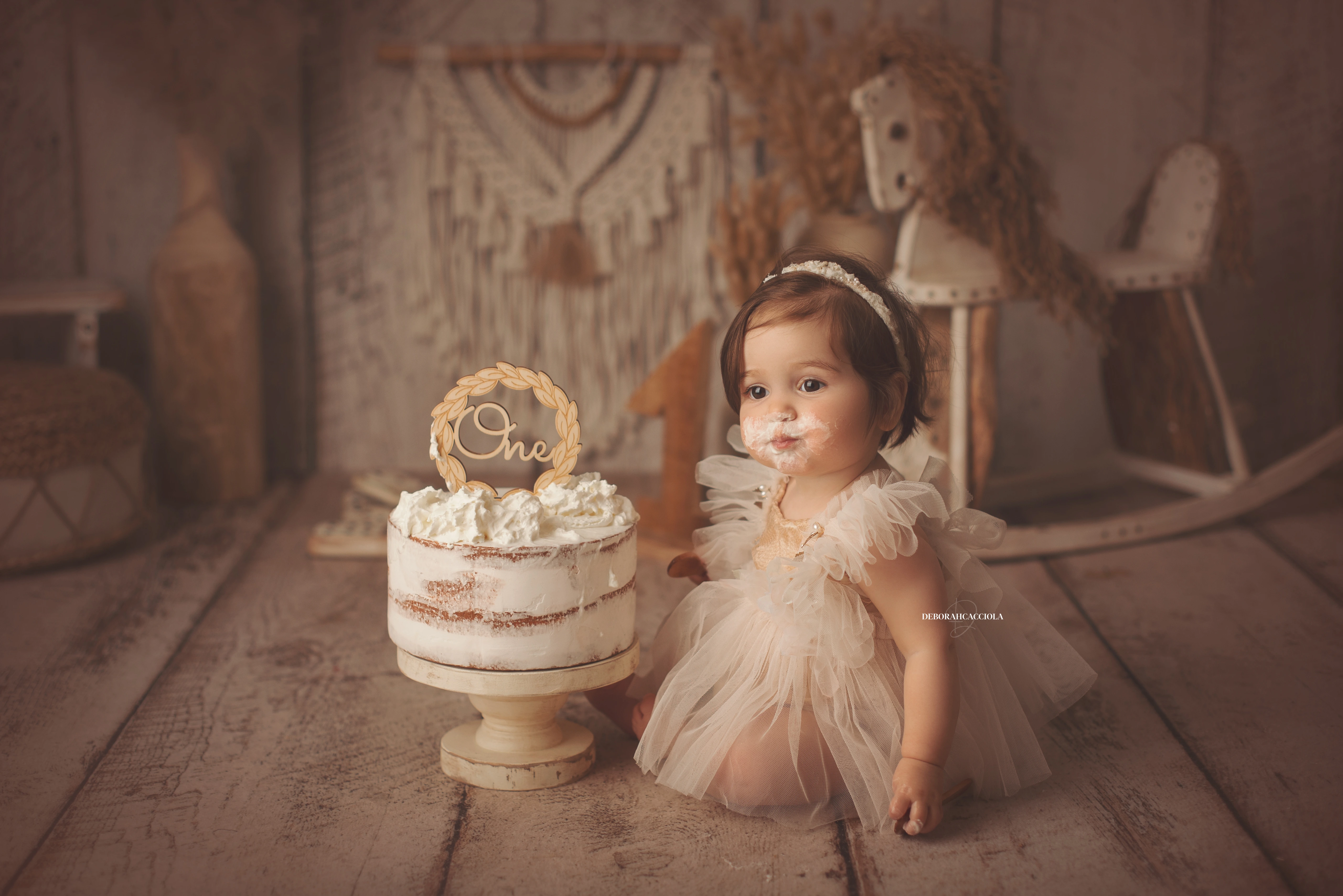 birthday session in Orléans, France: birthday moment, harmonious wide shot, natural result