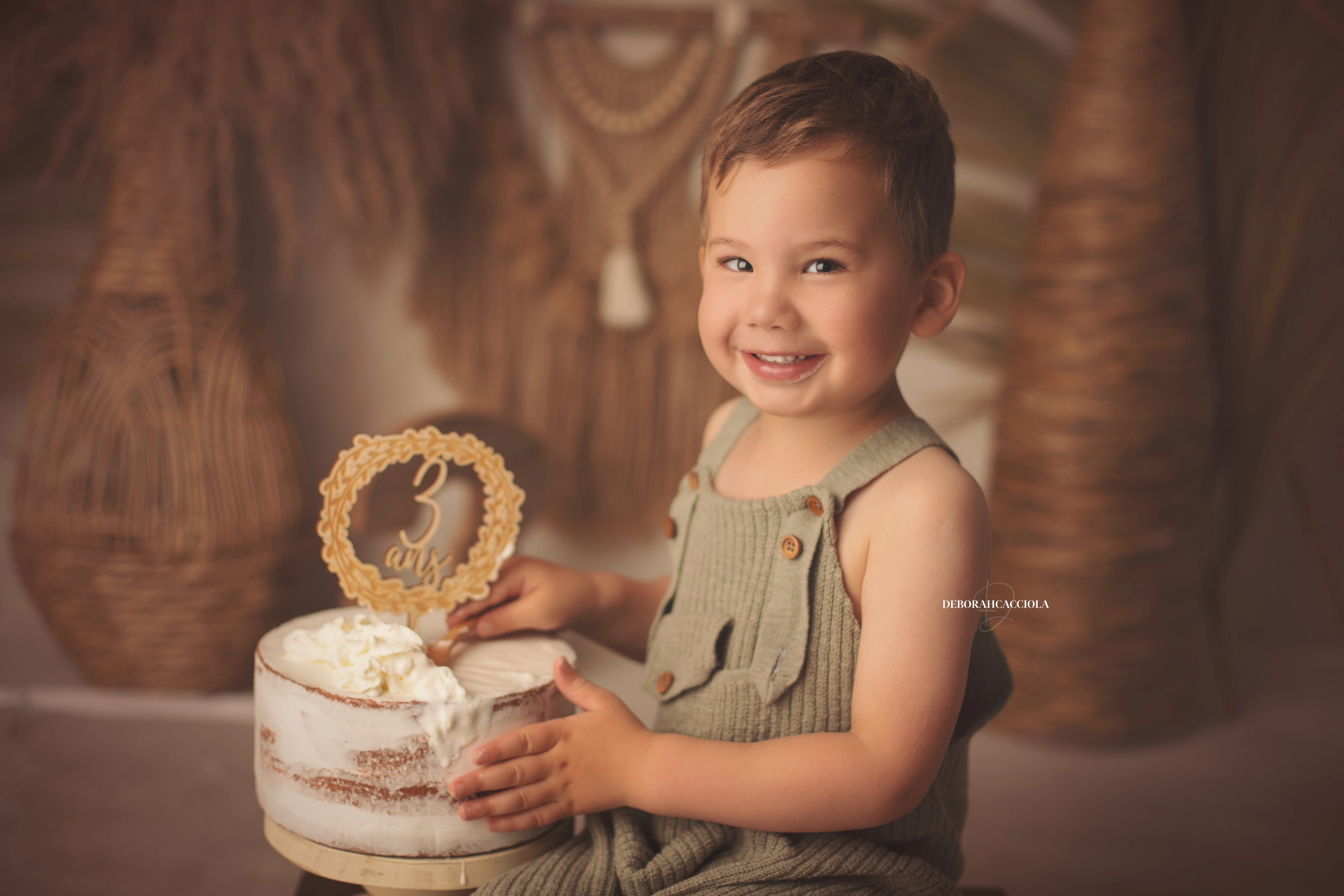 birthday session in Orléans, France: birthday moment, wide natural composition, balanced colors