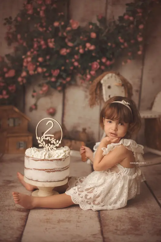 birthday photo studio Orléans, France: festive studio moment, soft vertical framing, natural result