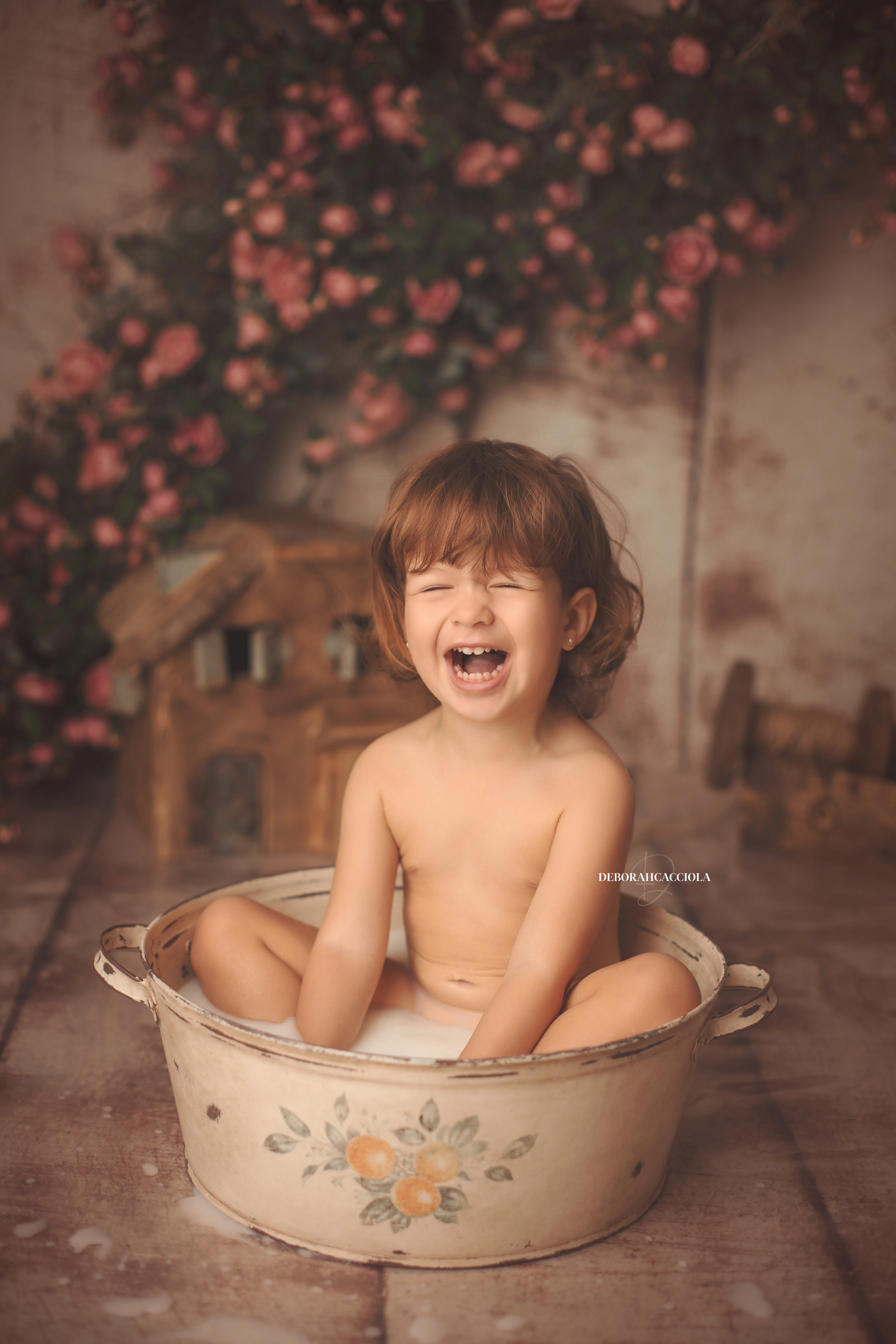 birthday session in Orléans, France: birthday moment, natural vertical shot, light palette