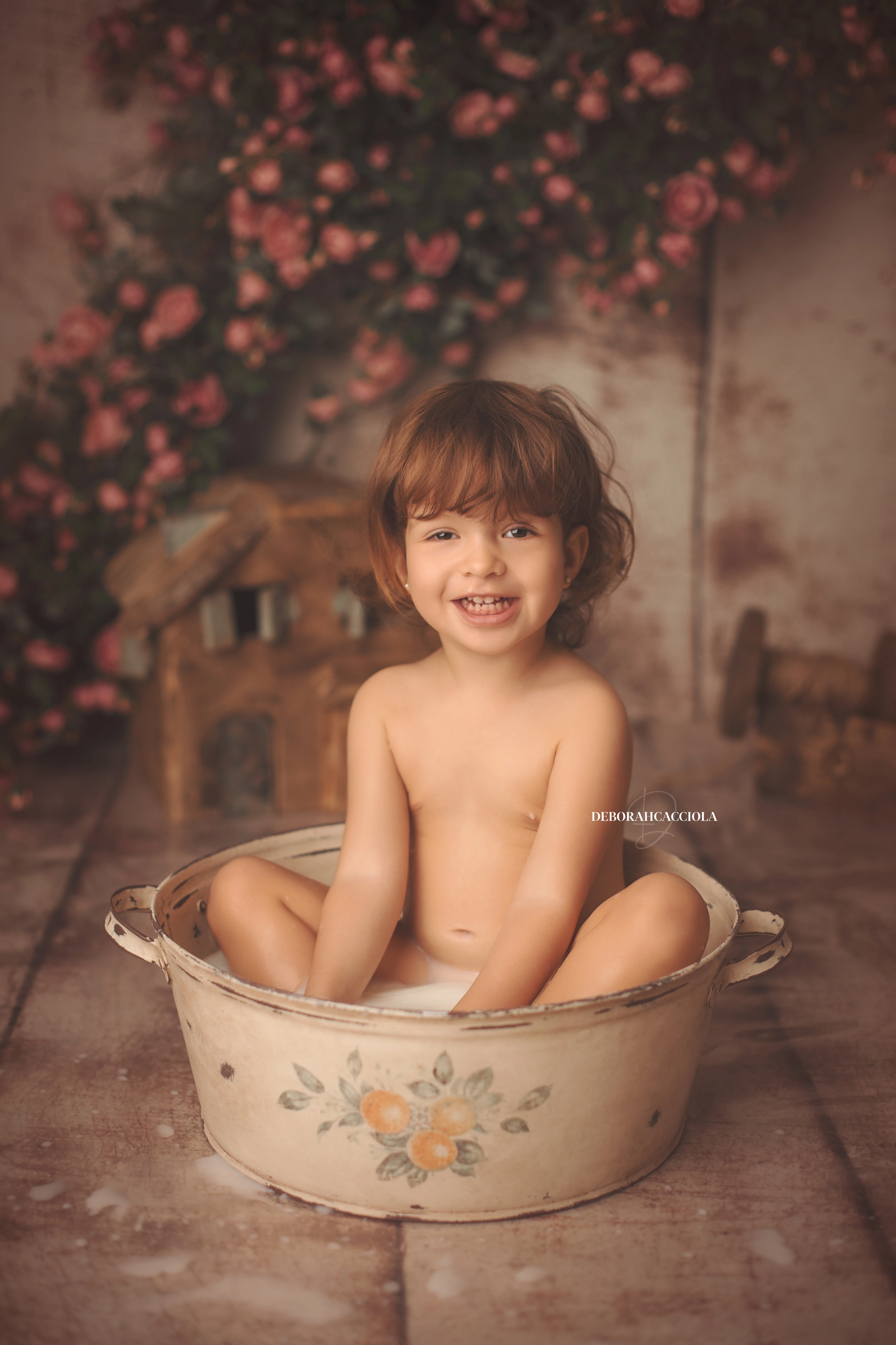 birthday session Orléans, France: birthday moment, elegant close composition, natural tones