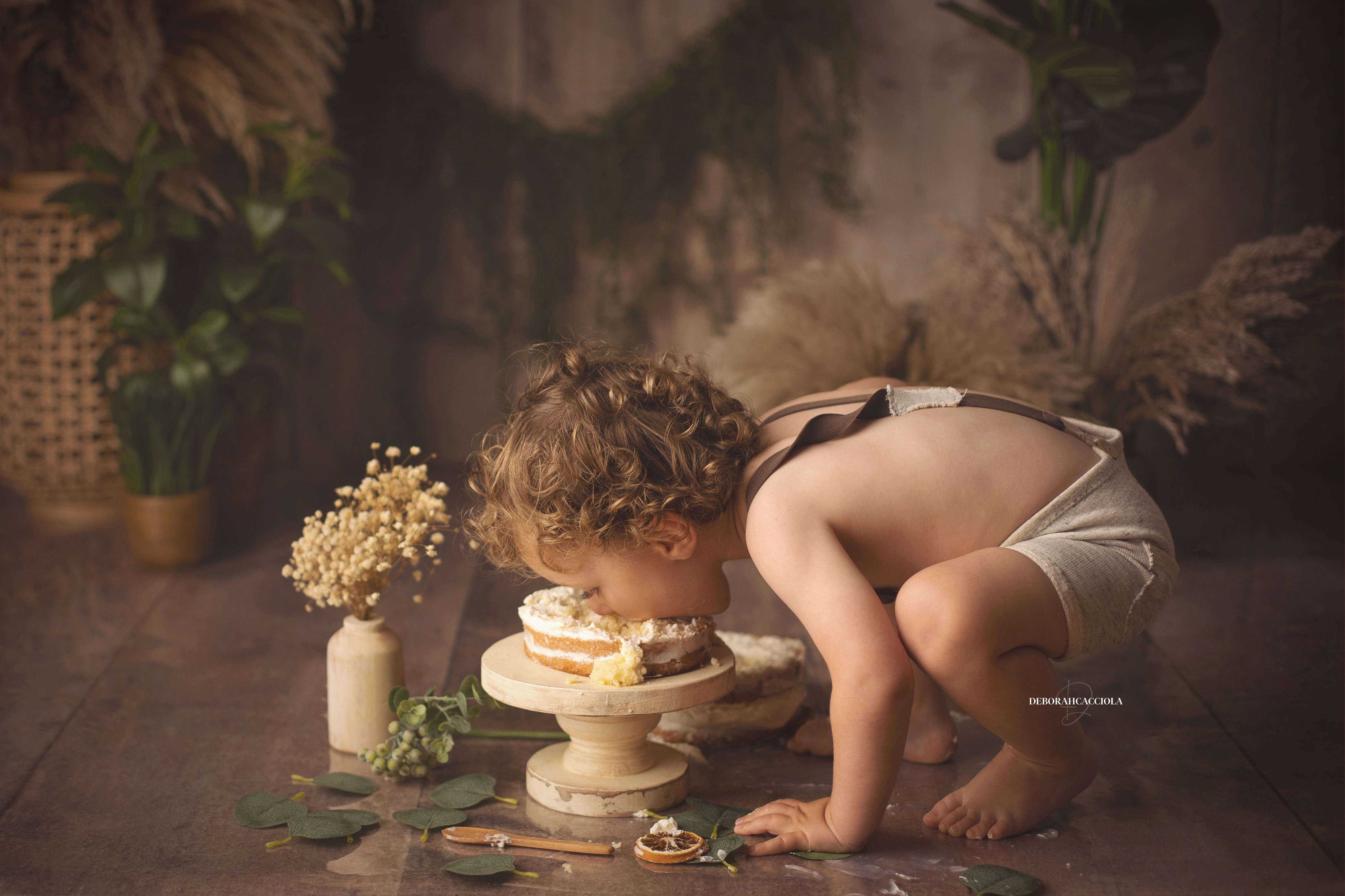 birthday photo studio Orléans, France: festive studio moment, balanced horizontal framing, natural result