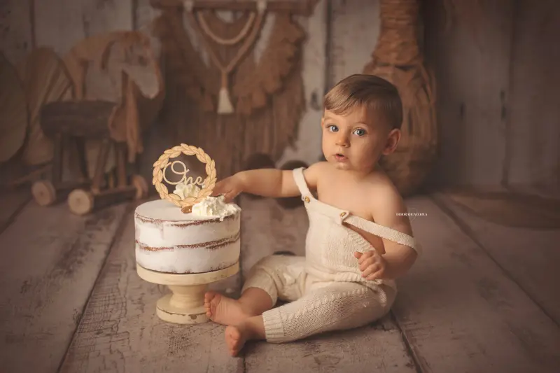 birthday portrait in studio in Orléans, France: celebration portrait, soft panoramic scene, soft colors