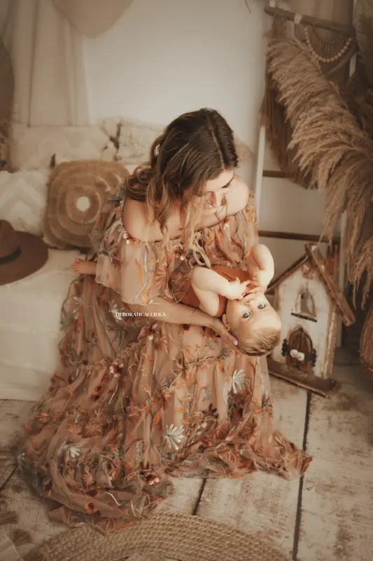 bohemian photo studio Orléans, France: elegant bohemian-style scene, elegant close composition, light palette