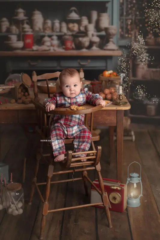Christmas session in studio in Orléans, France: portrait in a Christmas setting, elegant close composition, natural tones