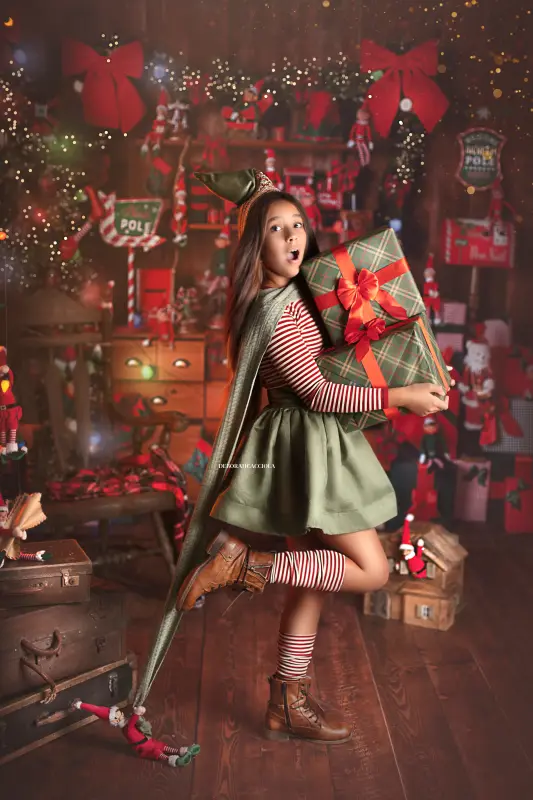 Christmas session in Orléans, France - portrait in a Christmas setting, natural vertical shot, soft colors