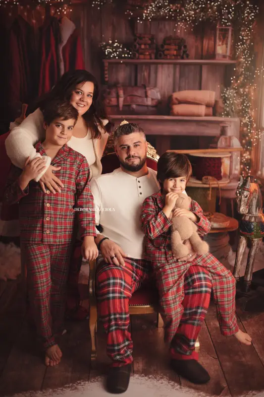 Christmas photo studio Orléans, France: festive end-of-year moment, soft vertical framing, balanced colors