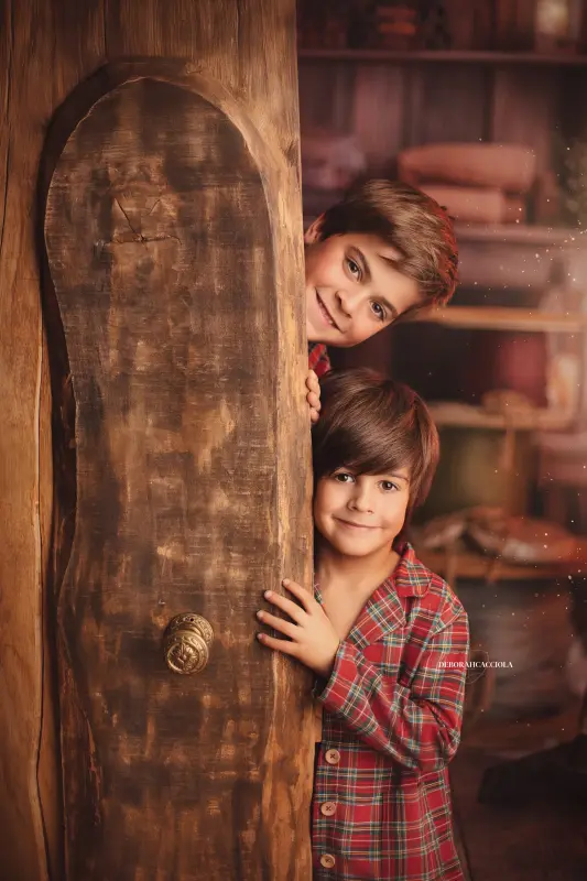 Christmas session in Orléans, France - portrait in a Christmas setting, polished vertical portrait, light palette