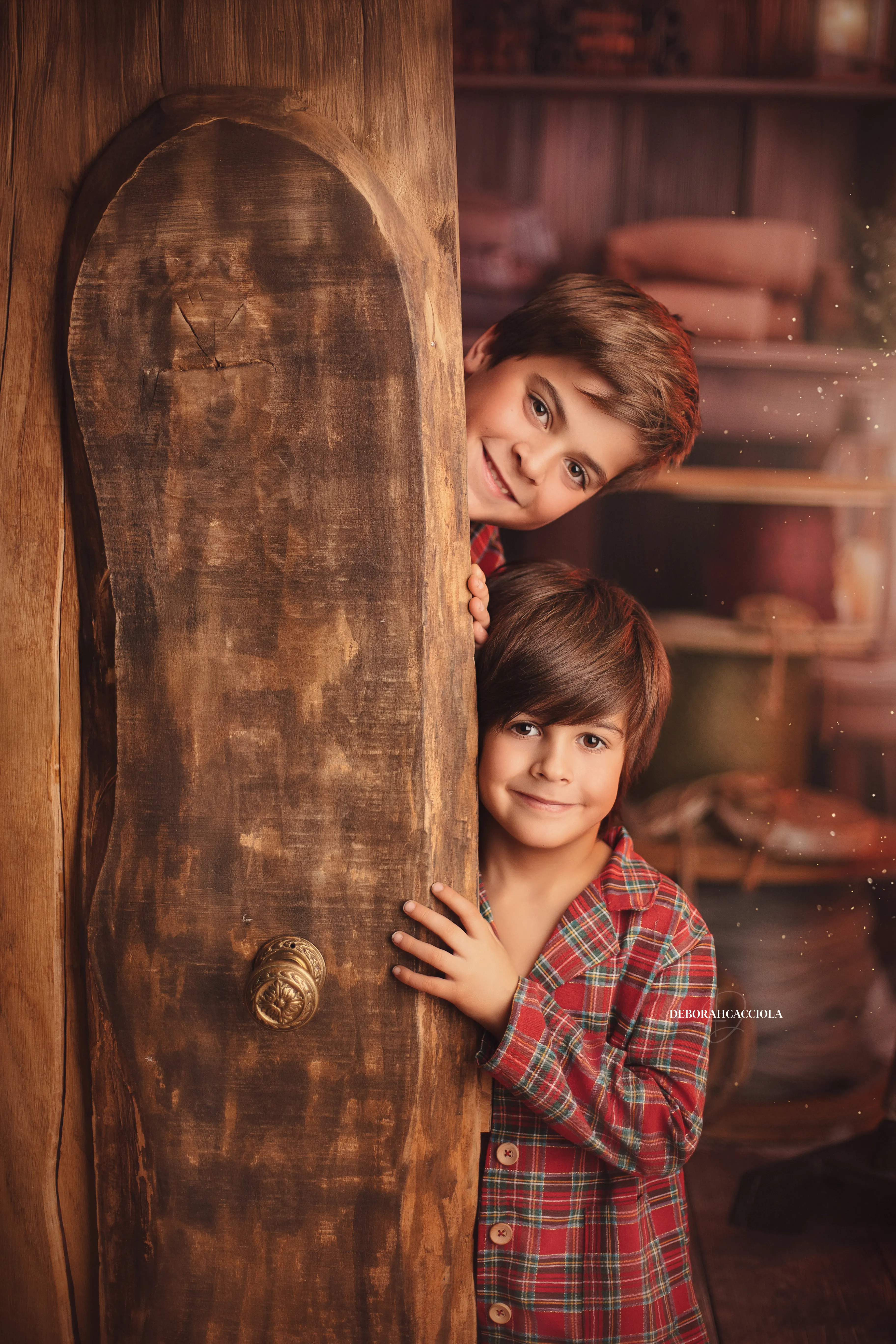 Christmas session in Orléans, France - portrait in a Christmas setting, polished vertical portrait, light palette