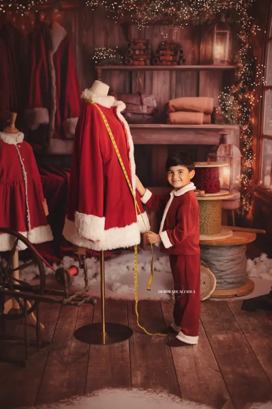 Christmas portrait Orléans, France: Christmas atmosphere, elegant close composition, natural tones