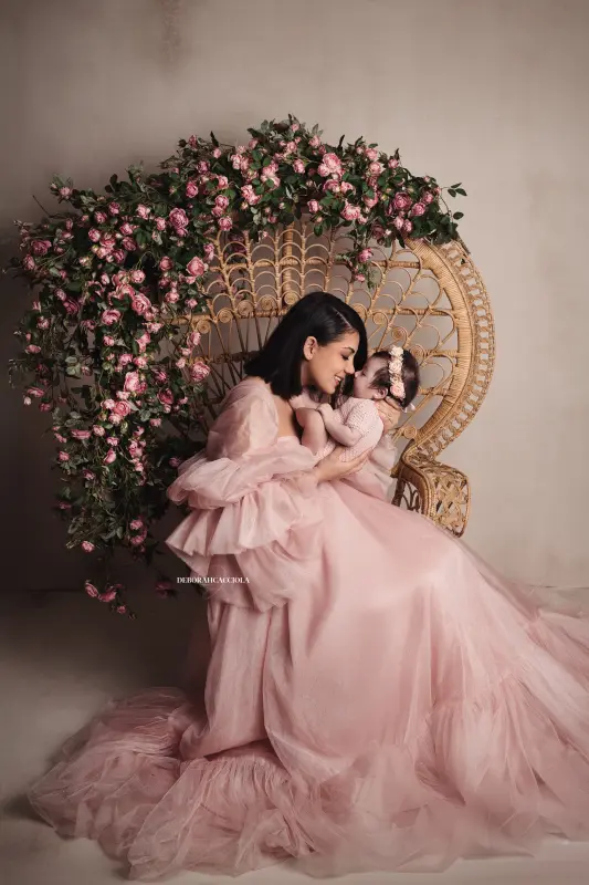 mother and me photo studio Orléans, France: tender moment between mother and child, elegant close composition, balanced colors