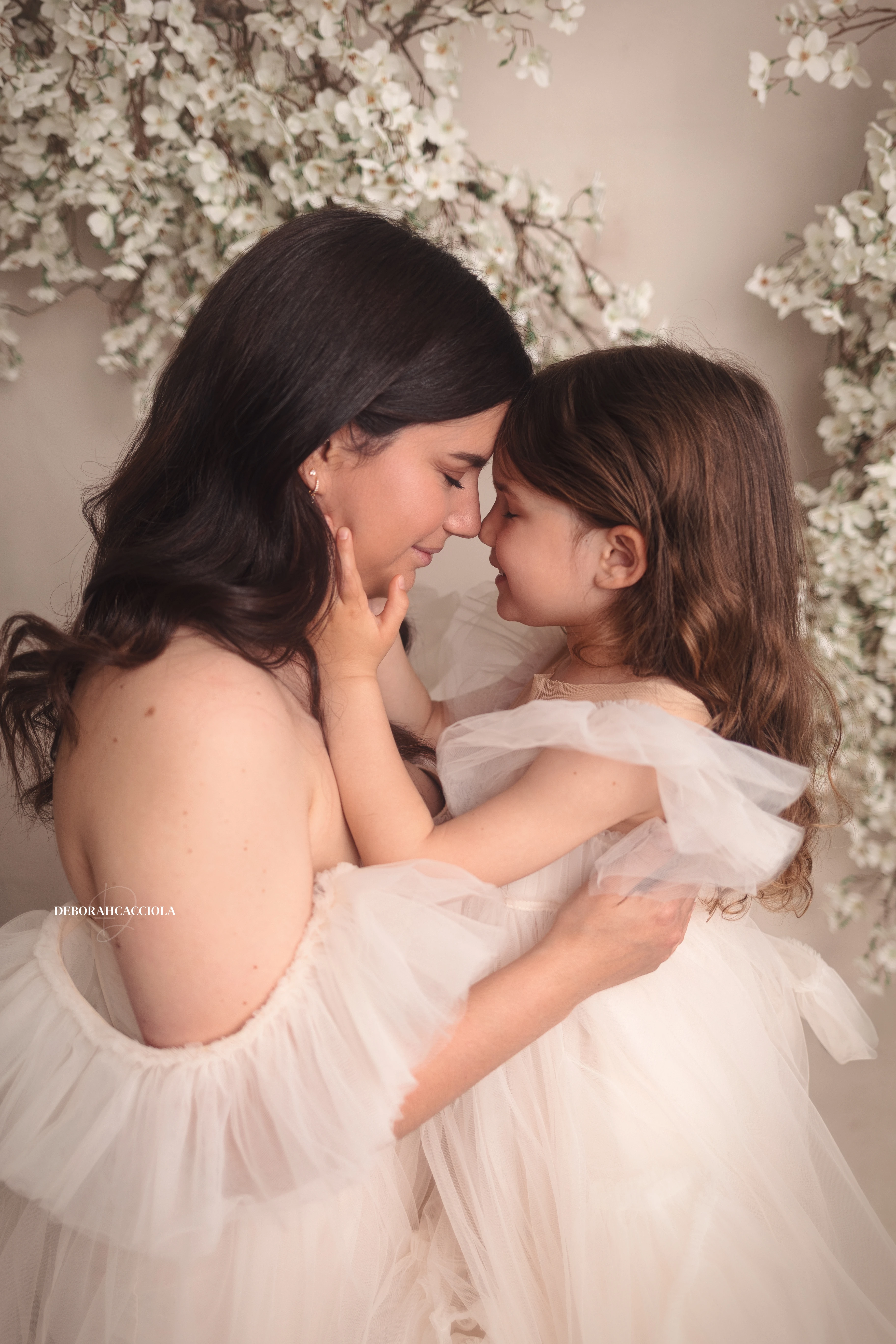 mother and me portrait Orléans, France: mother and child, soft vertical framing, light palette