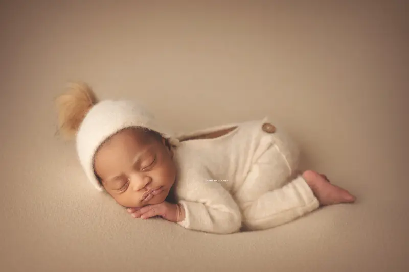 newborn portrait in Orléans, France: baby in the first days, wide natural composition, soft colors
