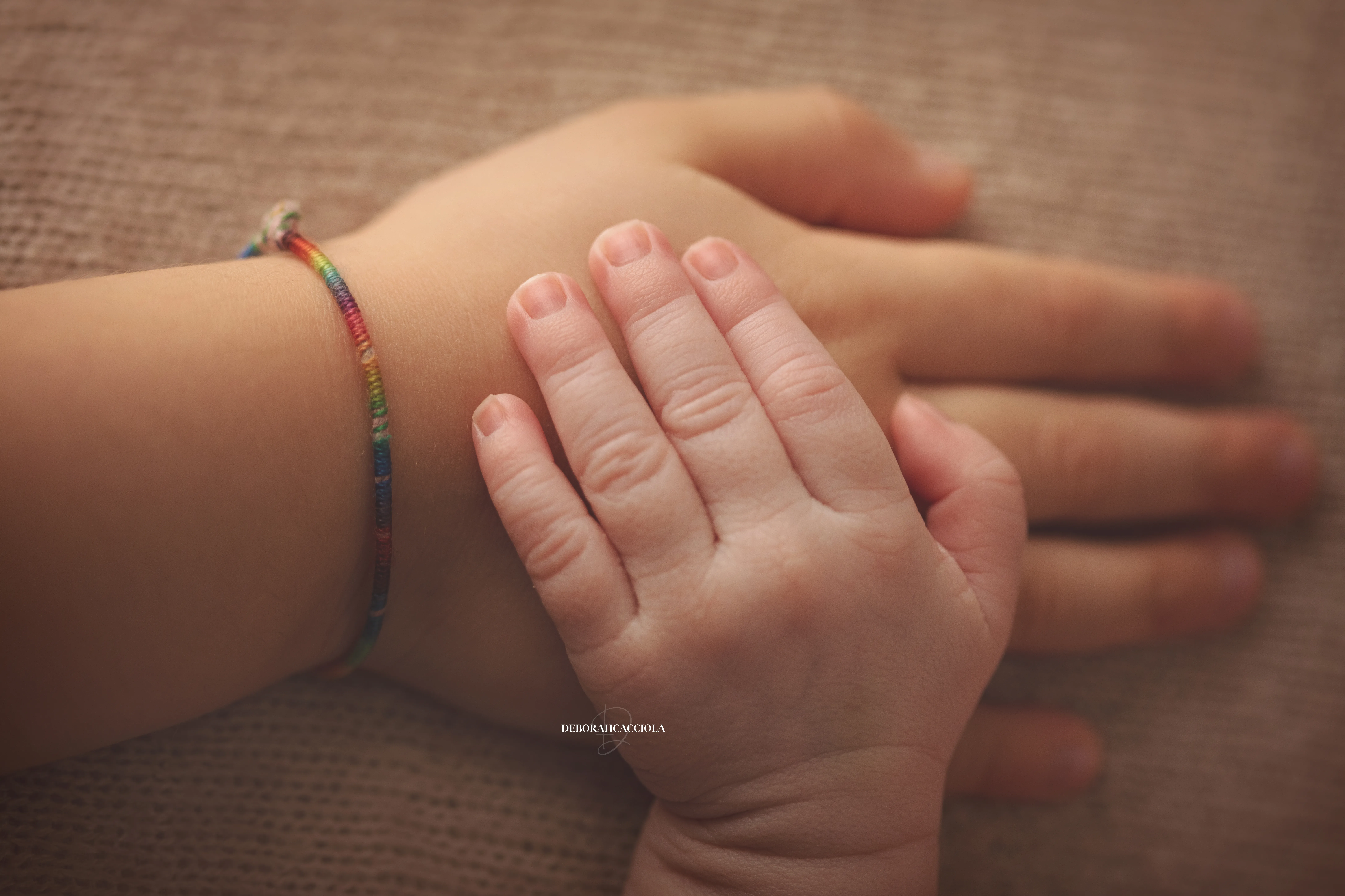 newborn portrait in Orléans, France: tender moment with baby, harmonious wide shot, natural tones
