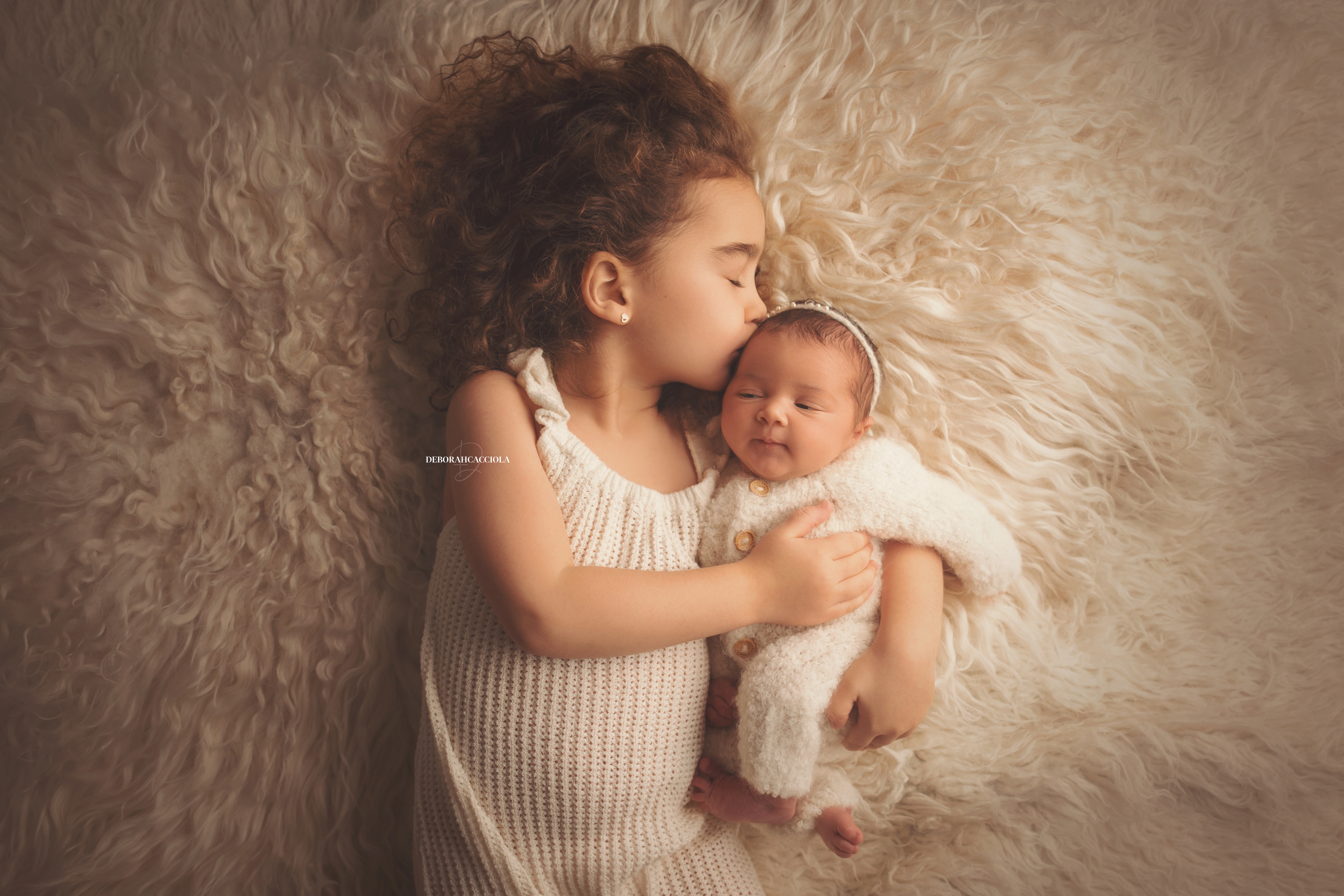 newborn portrait Orléans, France: newborn in studio, soft panoramic scene, natural tones