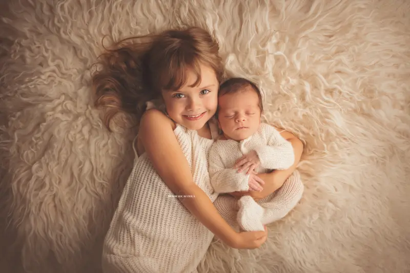 baby session in Orléans, France - tender moment with baby, harmonious wide shot, balanced colors