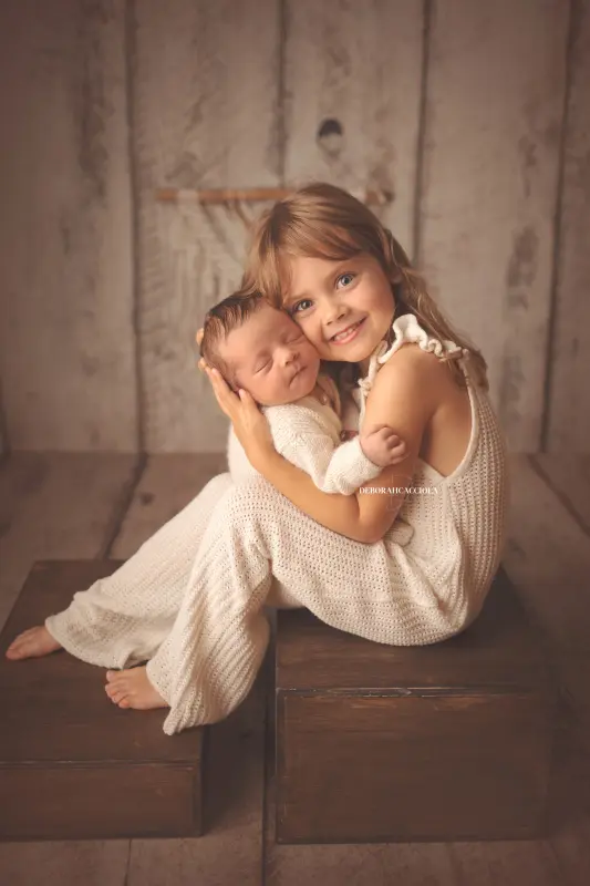 newborn photo in Orléans, France, baby in the first days, natural vertical shot, soft colors