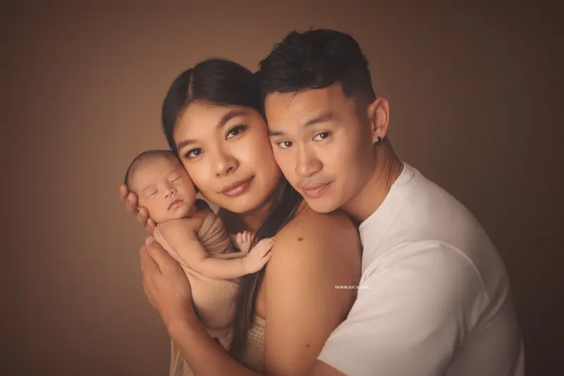 newborn portrait in Orléans, France: baby in the first days, wide natural composition, natural tones