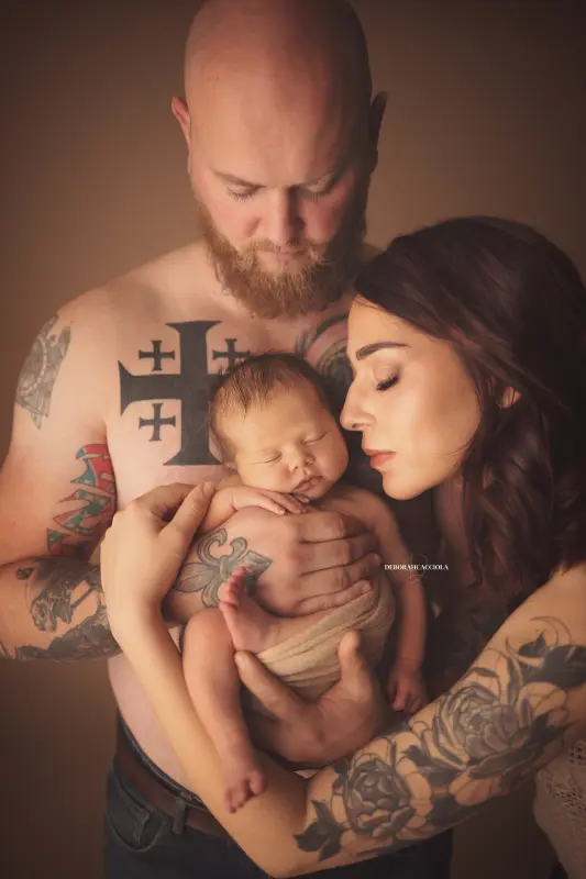 newborn photo in Orléans, France, baby in the first days, natural vertical shot, light palette