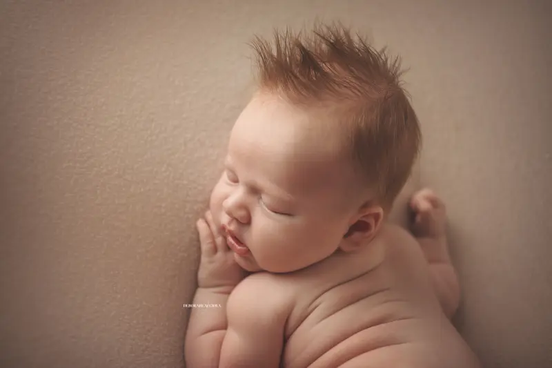 newborn portrait in Orléans, France: baby in the first days, wide natural composition, soft colors