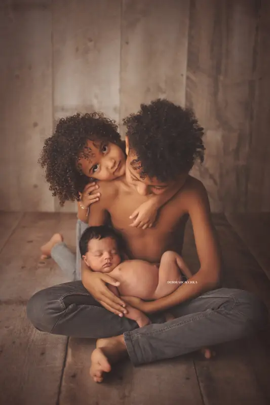 newborn photo in Orléans, France, tender moment with baby, polished vertical portrait, natural result