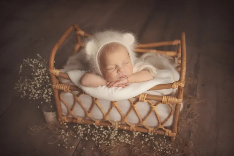 baby session in Orléans, France - tender moment with baby, harmonious wide shot, soft colors
