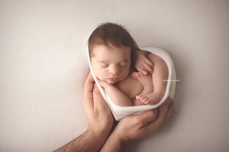 newborn portrait in Orléans, France: baby in the first days, wide natural composition, natural tones