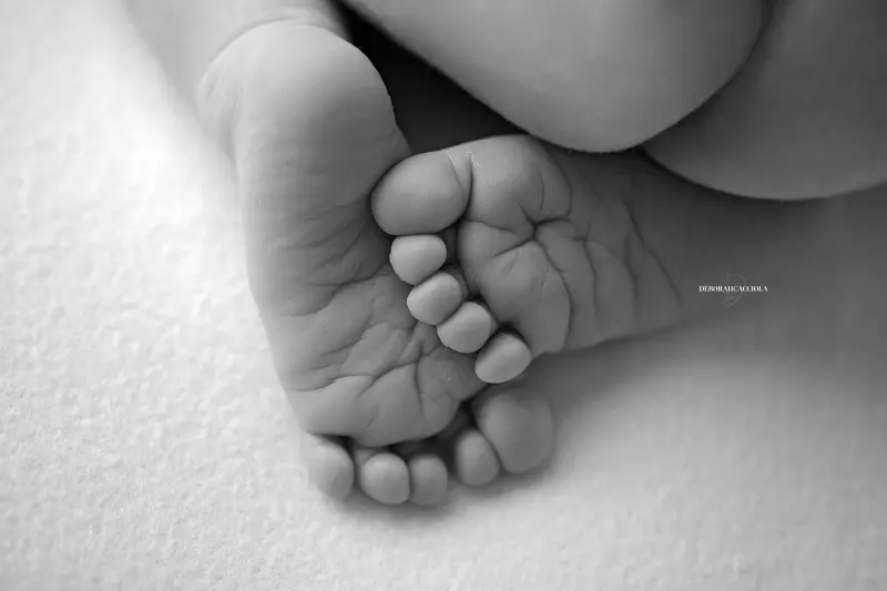 baby session in Orléans, France - tender moment with baby, harmonious wide shot, black-and-white contrast