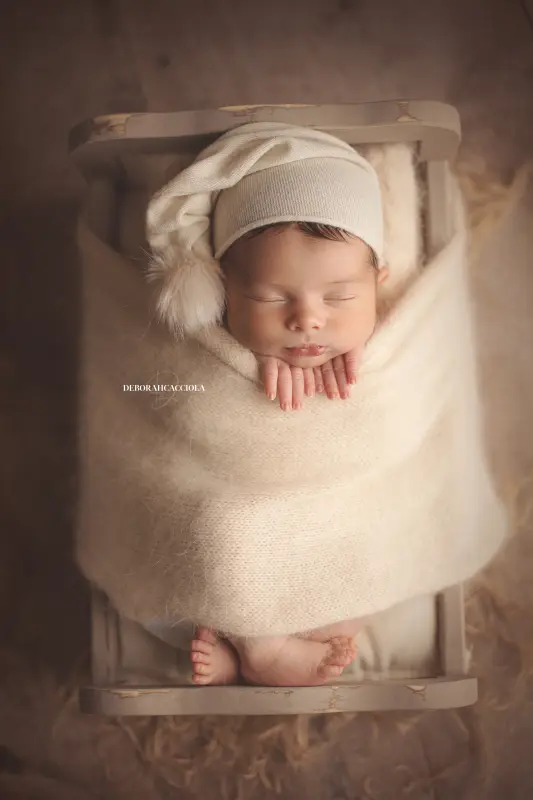 newborn portrait in Orléans, France: tender moment with baby, polished vertical portrait, balanced colors