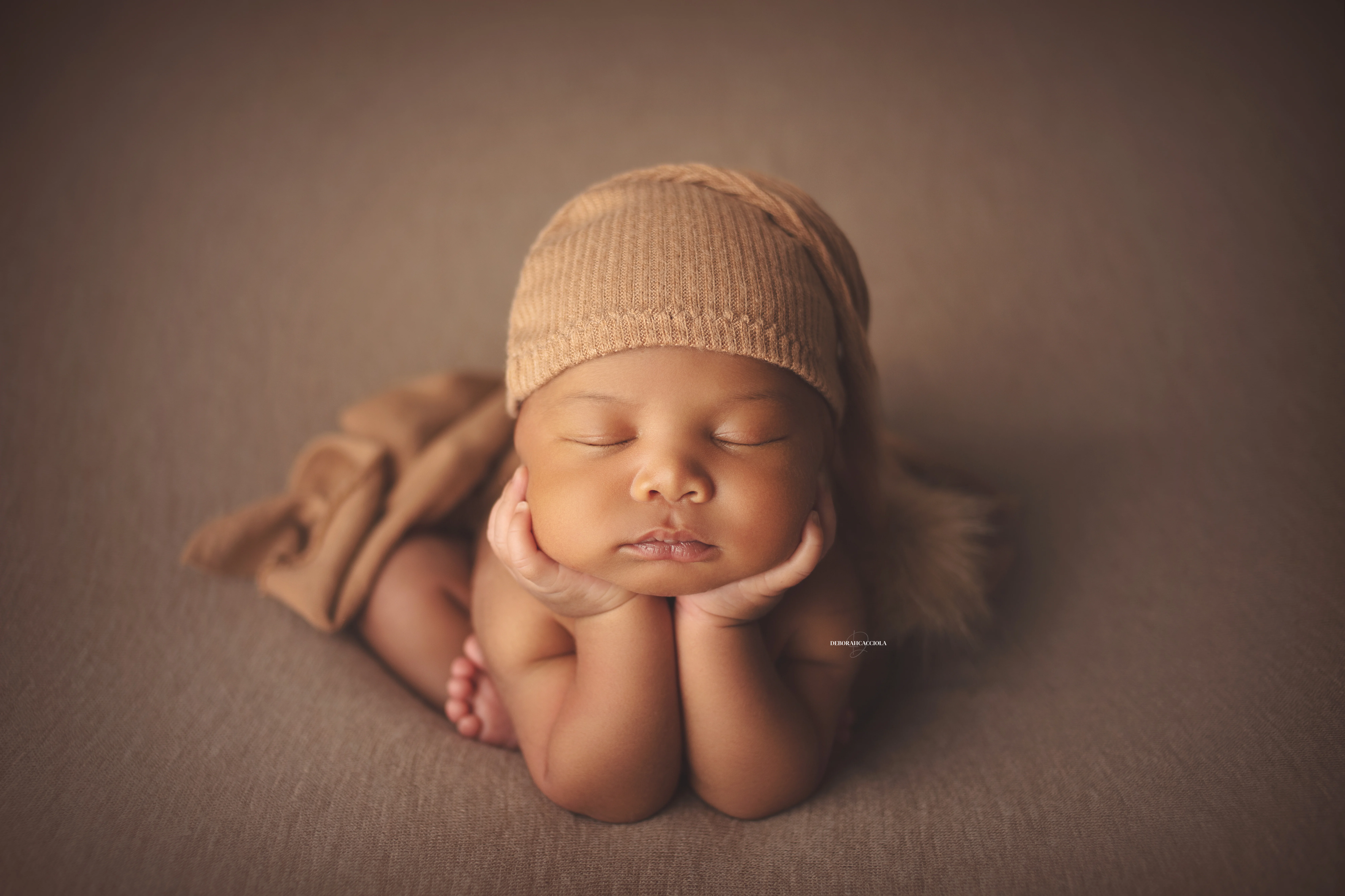 newborn portrait in Orléans, France: tender moment with baby, harmonious wide shot, light palette