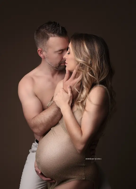 pregnancy portrait Orléans, France, mother-to-be, natural close portrait, soft palette
