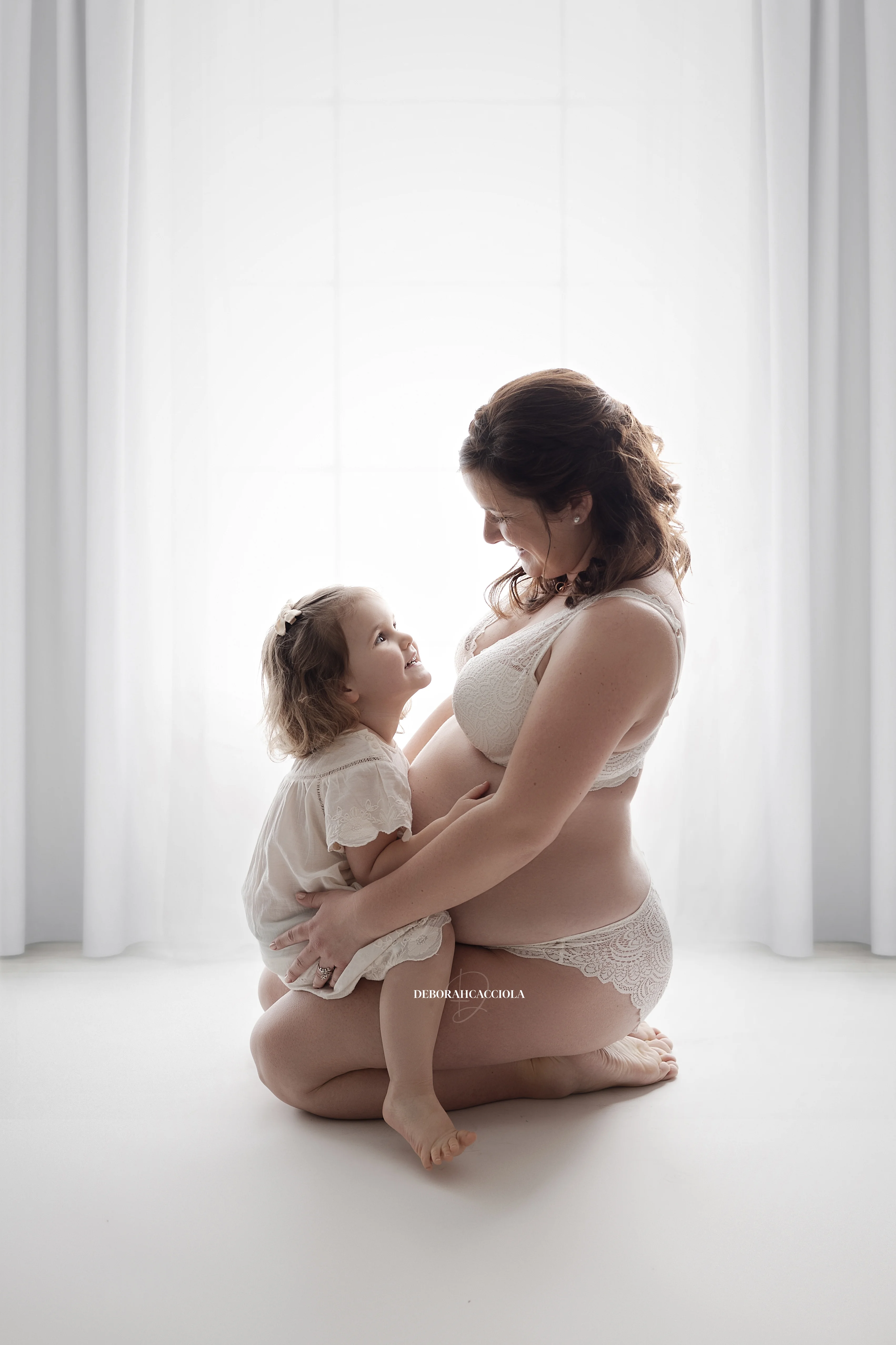 pregnancy photo in Orléans, France, pregnancy moment, elegant vertical shot, natural colors