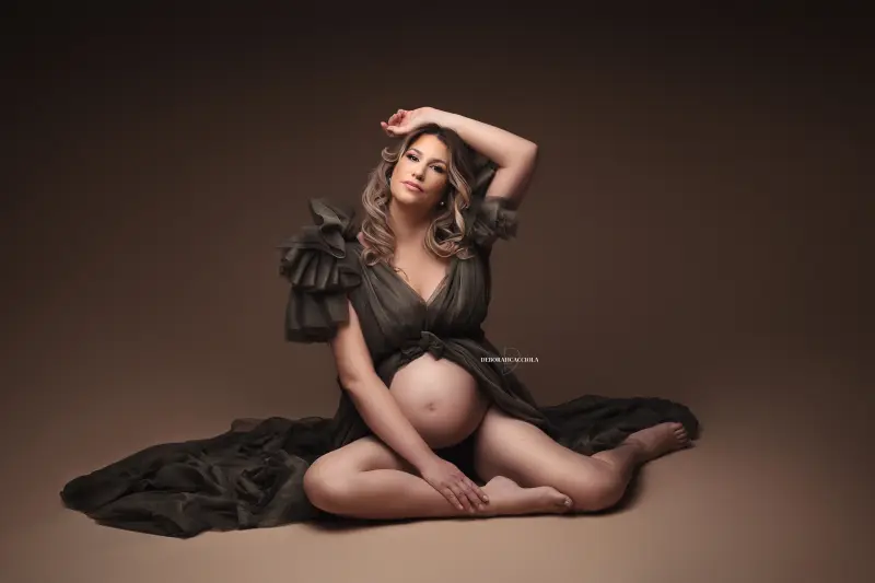 pregnancy scene in Orléans, France: maternity silhouette, soft horizontal setup, natural tones