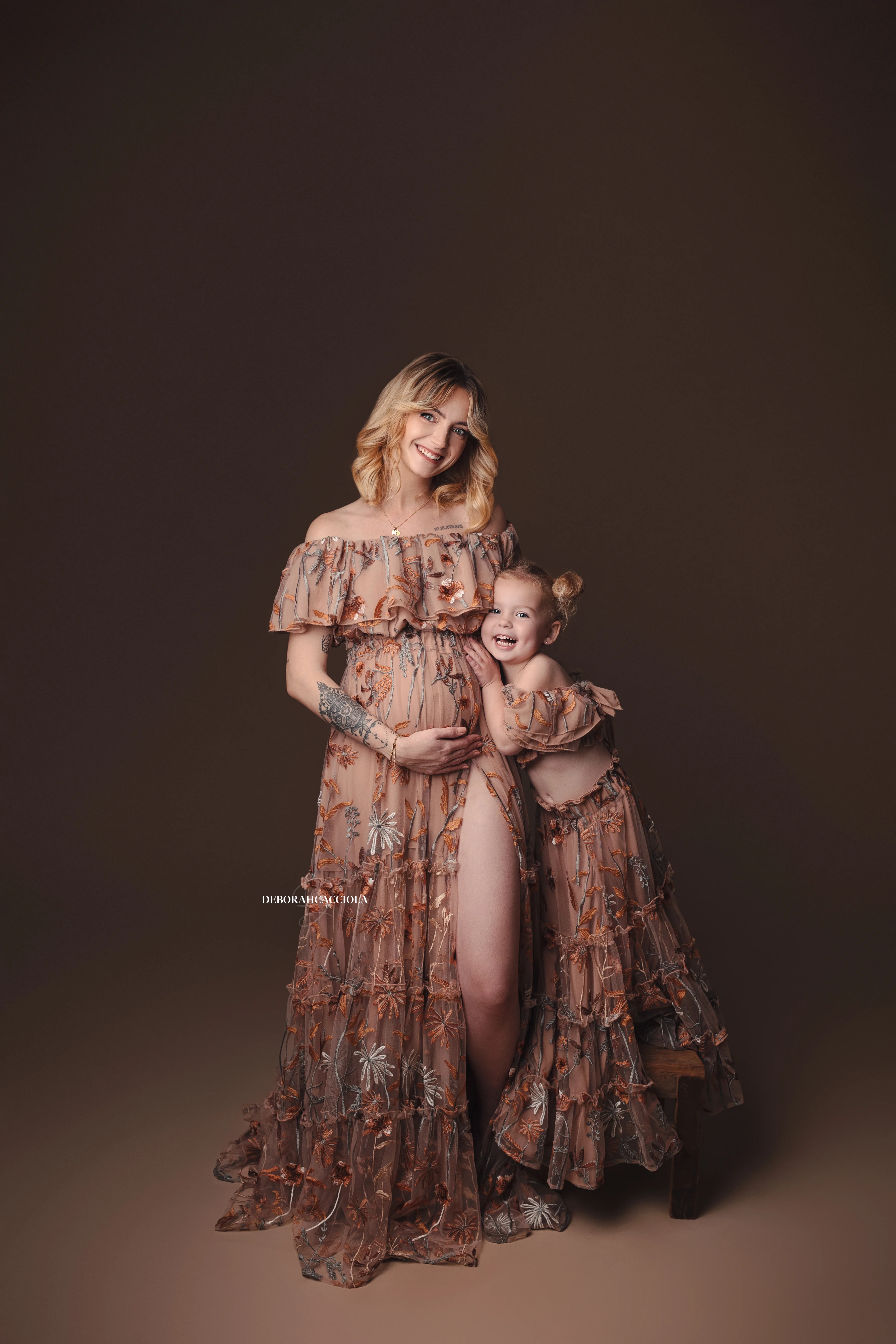 pregnancy photo Orléans, France, mother-to-be, natural close portrait, natural tones